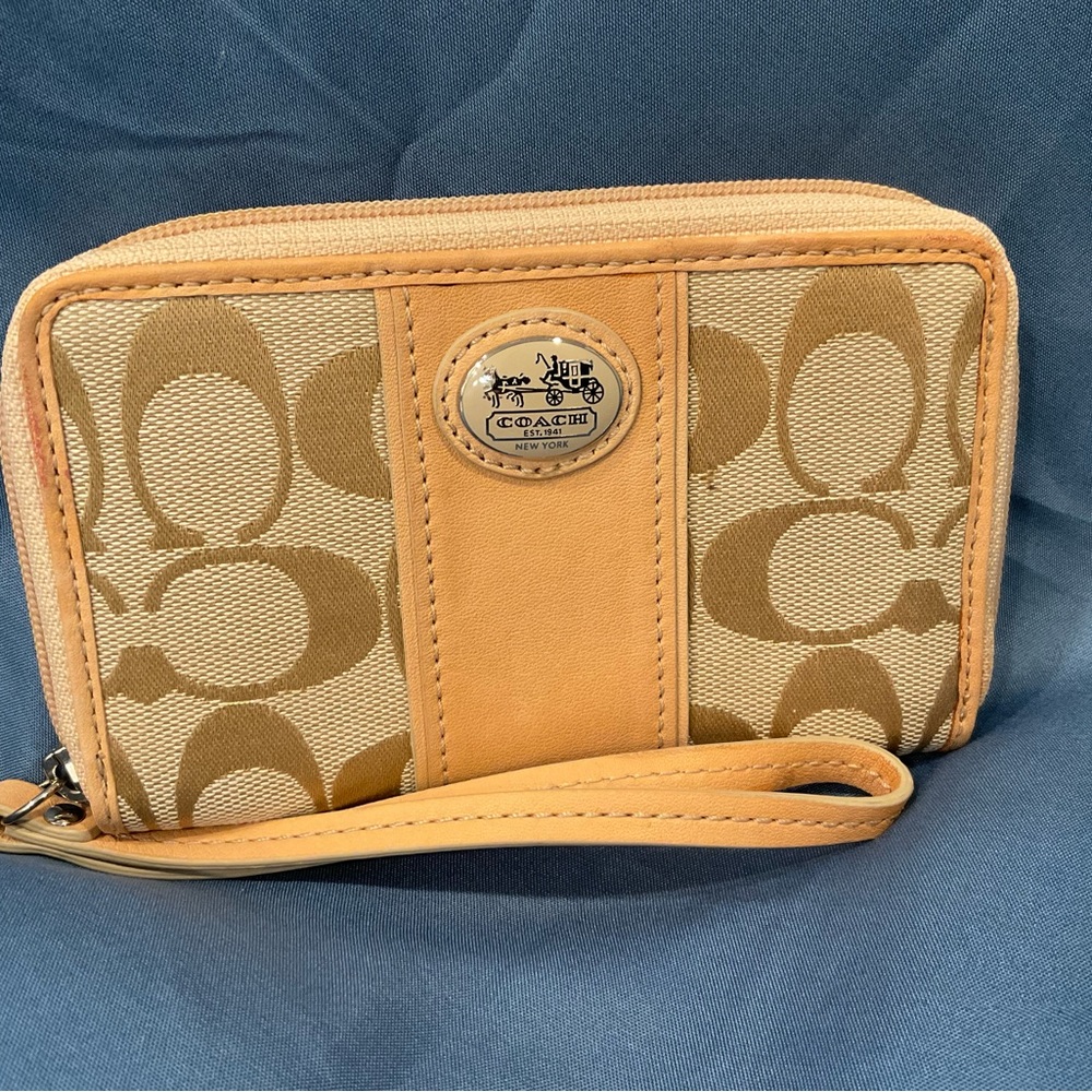 Coach, wristlet, like new, beige, gold, peach